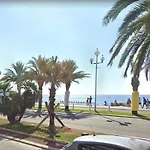 Promenade des Anglais à côté du Negresco